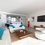 3 125 M2 Avec Vue Exceptionnelle Face A La *