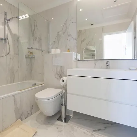 3 125 M2 Avec Vue Exceptionnelle Face A La * Cannes