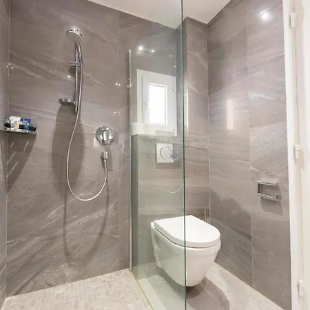 3 125 M2 Avec Vue Exceptionnelle Face A La * Cannes